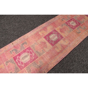 พรมเฮอร์กีตุรกีวินเทจ ขนาด 2.8x9.5 ฟุต สีชมพู ลายเรขาคณิตเล็กๆ - Product Image 3
