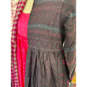 FOLKLORE 147 Plus Veste pour femme en laine et soie, motif Bandhani, coupe oversize XL, printemps-été, coton et polyester - Product Image 1