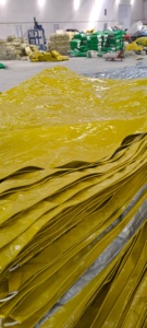 Tissu argenté jaune de bâche de PE super solide stabilisé aux UV avec type de tissu de style uni imperméable à l'eau - Product Image 4