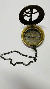 Calvin Handicrafts "Boussole à cadran solaire en laiton avec étui en cuir et chaîne-Boussole à pousser-Vieille - Product Image 3
