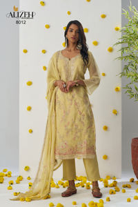 Festive Kurti Pant Co-ord Premium Silk Blend Léger pour Puja - Product Image 5