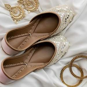 Meilleures ventes de chaussures élégantes pour femmes khussa Vente en gros de designer traditionnel multicolore pour femmes Broderie personnalisée faite Khussa - Product Image 3