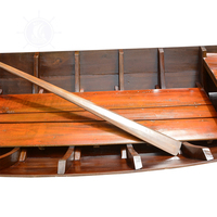 Petit bateau pneumatique en bois de type sampan d'Asie du Sud-Est, 1 personne, fond rouge, pour la décoration et le canoë-aging