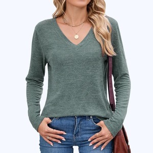 เสื้อยืดลำลองคอวีแขนยาวทรงหลวมสำหรับผู้หญิง สไตล์ใหม่สำหรับฤดูใบไม้ร่วงและฤดูหนาว สวมใส่สบาย ระบายอากาศได้ดี ไซส์พลัส ดีไซน์ทันสมัย - Product Image 2