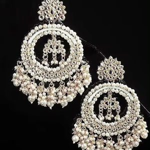 INDIO ÚLTIMO TRADICIONAL KUNDAN CHAPADO EN ORO ALTO CON DISEÑADOR DE PERLAS HERMOSO JUEGO DE PENDIENTES KUNDAN FANCY PARA MUJERES Y NIÑAS - Product Image 1