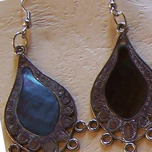 Boucle d'oreille en coquille de moule noire avec motif sculpté en acier inoxydable, bijoux de mode en forme de coquille - Product Image 2