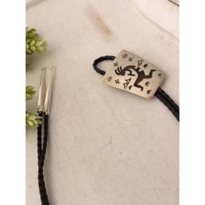 Cravate Bolo Navajo faite à la main en argent sterling, bijou culturel de collection - Product Image 3