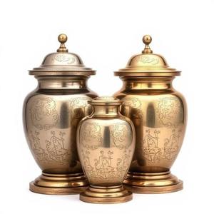 Urne en métal faite à la main, finition antique, style vintage, Inde, hommage aux êtres chers, catégorie de produit Vases en métal - Product Image 1