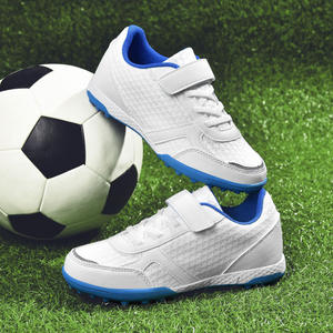 Zapatillas de fútbol de corte bajo con velcro para niños, modelo 2026, nuevo estilo, informales, para competición y entrenamiento, para deportes al aire libre - Product Image 1