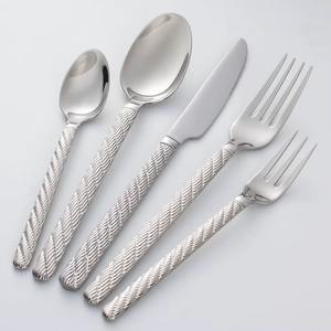 Ensemble de couverts design multi-finitions élégant en acier inoxydable pour les réunions de famille, les occasions spéciales, les événements et les fêtes - Product Image 6