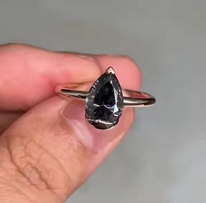 Bague de fiançailles en diamant Moissanite originale grise Bague de mariage en forme de bride en or jaune certifiée VS2 - Product Image 1