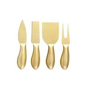 Ensemble de 4 couteaux à fromage en or de la meilleure qualité en acier inoxydable, durables et élégants, parfaits pour servir et divertir les invités. - Product Image 1