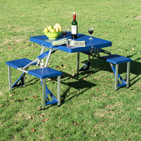 Ensemble de table de pique-nique pliable compacte portable en plastique pour 4 personnes avec trou pour parasol et installation simple, bleu