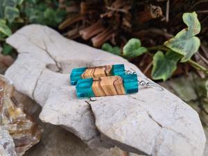 Boucles d'oreilles artisanales en bois et en résine durables Eco-Luxe Tendance intemporelle élégante pour les personnes soucieuses de la mode - Product Image 6