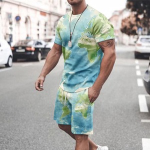 2025 Último diseño Fábrica al por mayor Logotipo personalizado Camisas de impresión digital para hombres Camiseta informal de manga corta Conjunto Doble - Product Image 1