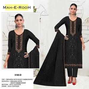 Costume pakistanais de luxe avec broderie à paillettes de 3mm et travail élégant en khatli, parfait pour les occasions de fête et de mariage - Product Image 5