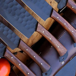 มีดเชฟทำมือแบบดั้งเดิมที่มีรูปแบบการตอกใบมีดเหล็กกล้าคาร์บอนและมือจับไม้แบบพรีเมี่ยมสำหรับประสิทธิภาพสูง - Product Image 6