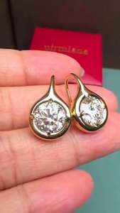 Boucles d'oreilles pendantes en or jaune 14 carats avec halo de diamants ronds de laboratoire 2+2 ct - Product Image 4