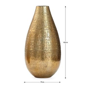 Vase de luxe artisanal en métal aluminium avec motif floral gravé pour un élégant décor de hall d'hôtel et de réception - Product Image 5