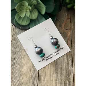 Pendientes Colgantes de Plata de Ley con Turquesa Royston Hechos a Mano por los Navajo - Product Image 3