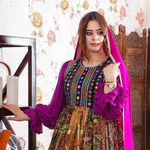 Robes afghanes brodées à la main pour femmes de couleur vert foncé à bas prix et à bas quantité minimale de commande - Product Image 3