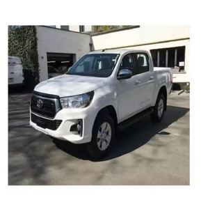 Camioneta Hilux Revo Turbo FWD Usada en Buen Estado, Modelo 2022, con Asientos de Cuero, Interior Oscuro, Volante a la Izquierda - Product Image 6