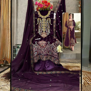 Clásico Conjunto de Terciopelo Bordado con Top, Dupatta de Chinon y Pantalón Santoon, Estilo Shalwar Kameez Atemporal, Sin Arrugas, Largo hasta el Suelo - Product Image 1