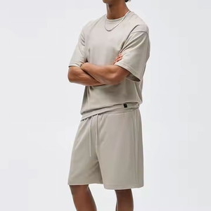 Ensemble short pour homme survêtement avec logo réfléchissant personnalisé ensemble t-shirt et short en coton pour homme coupe normale pour homme - Product Image 3