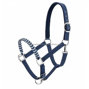 Couvre-chef personnalisé en nylon souple et rembourré avec 3 couleurs brodées, licou de cheval en plusieurs couleurs avec anneaux de boucle ultra solides - Product Image 3