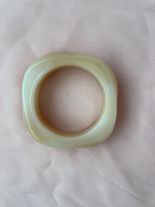 Bracelets en résine écologiques faits à la main pour femmes, bracelets de luxe de créateurs, bracelets traditionnels, finition brillante, légers - Product Image 3