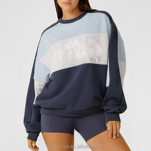 Vêtements de sport avec logo personnalisé Vêtements pour femmes Sweat-shirts à col rond en tricot surdimensionné avec impression graphique et lettres de Noël - Product Image 1