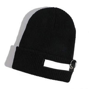 Fabricación de Gorros de Punto para Exteriores, Gorros de la Mejor Calidad, Logotipo Personalizado y Bordado, Colores Únicos para Hombres y Mujeres en Todos los Tamaños - Product Image 3