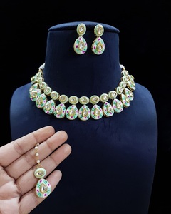 Collar Kundan multicolor de calidad superior elegante del fabricante indio, cadenas con cuentas para niñas, collares de poder de moda dorada - Product Image 2