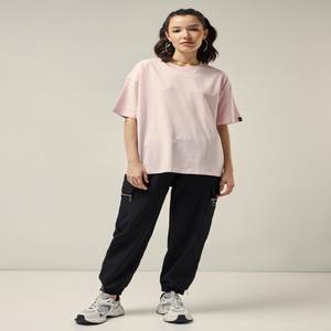 เสื้อยืดแขนไหล่สำหรับผู้หญิงคอกลมพิมพ์ลายสไตล์บอยซี่ทำจากผ้าเรยอนสแปนเด็กซ์สำหรับใช้ในชีวิตประจำวัน - Product Image 1