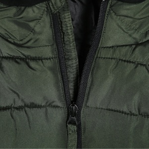 Chaqueta Acolchada Fabricada en Pakistán, Chaqueta Acolchada Brillante para Hombre, Abrigo Acolchado Impermeable para Invierno, para Uso Casual y al Aire Libre - Product Image 2