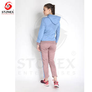 Low MOQ Gym Tops Abrigos deportivos con capucha y bolsillo para mujeres Sudadera con capucha de manga larga con cremallera completa Fitness - Product Image 4