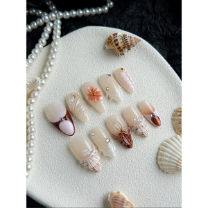 Uñas Postizas Crimson Shell Elegantes y a la Moda - Product Image 1