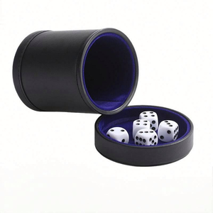Vaso Mezclador de Dados Cuadrado de Cuero PU Ecológico Hecho a Mano con Logotipo Personalizado, Vaso de Casino Silencioso con Forro de Terciopelo para Juegos de Mesa - Product Image 5