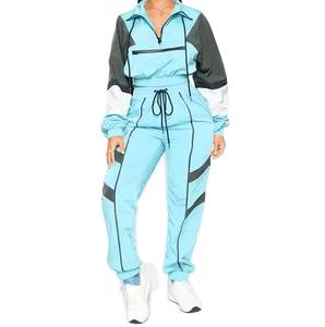 Ensemble de survêtement pour femme personnalisé en deux pièces avec sweat-shirt court et pantalon de jogging - Product Image 1