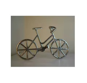 Sculpture décorative en métal de bureau à domicile de vente chaude fabriquée à la main avec un design moderne et un nouveau design de style classique - Product Image 1