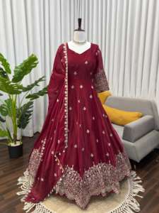 Vêtements traditionnels indiens en soie lourde Fendy avec travail de fil et de sequins, robes Anarkali avec travail de dentelle fantaisie, dupatta - Product Image 5