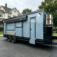 Camion de restauration mobile entièrement équipé, camion de concession personnalisé avec cuisine pour la vente de barbecue, café, hot-dogs, pizzas, et autres plats de rue.
