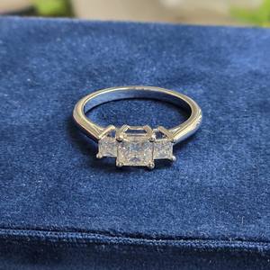 Anillo solitario de corte princesa de Plata de Ley 925 con impresionante anillo de bodas de diamantes de moissanita VS claridad joyería fina - Product Image 4