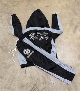 Conjunto de chaquetas cortavientos de nailon ligero y pantalones de chándal de nailon, trajes de jogging de tela de malla con costuras personalizadas, chándal cortavientos - Product Image 6