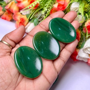 Piedra de Jade Verde Pulida Natural, Cristal de Feng Shui de Primera Calidad, Forma Ovalada, 8-10g, Amuleto - Product Image 2