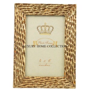 Marcos de fotos de aluminio bellamente diseñados con un acabado antiguo ideal para agregar un toque personal a la decoración de su hogar - Product Image 2