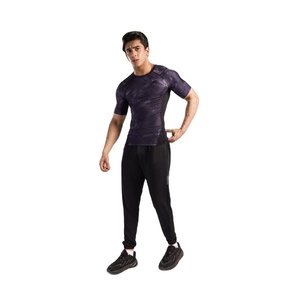 T-shirt de compression sportif pour homme en polyester et élasthanne, coupe ajustée, extensible, respirant, séchage rapide, pour la gym et l'entraînement, vêtement athlétique, OEM, personnalisation frontale - Product Image 3