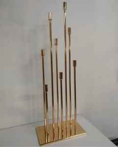 Pièce maîtresse de bougeoir en métal classique conçue pour les fonctions culturelles rassemblements festifs et cérémonies traditionnelles - Product Image 3