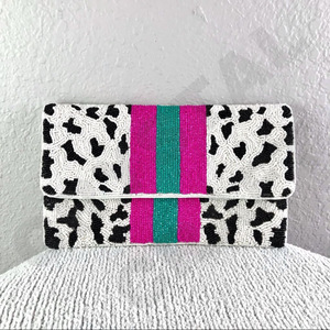 Pochette à perles faite à la main avec motif abeille, turquoise, rose, jaune, forme rectangulaire, sac de soirée - Product Image 3