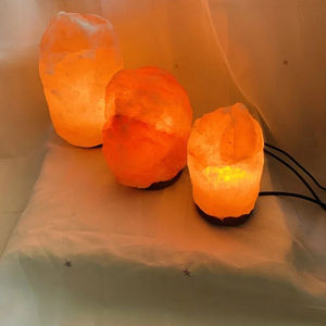 Lampes en sel de l'Himalaya sculptées, best-seller, cristal de roche naturel pur, matériau de décoration durable, lampe en sel avec base en bois - Product Image 2